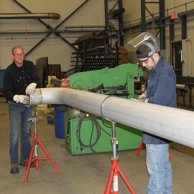 Réalisation de Combustion Idéal en fabrication de tuyauterie préfabriquée et d’équipements industriels à notre usine. 